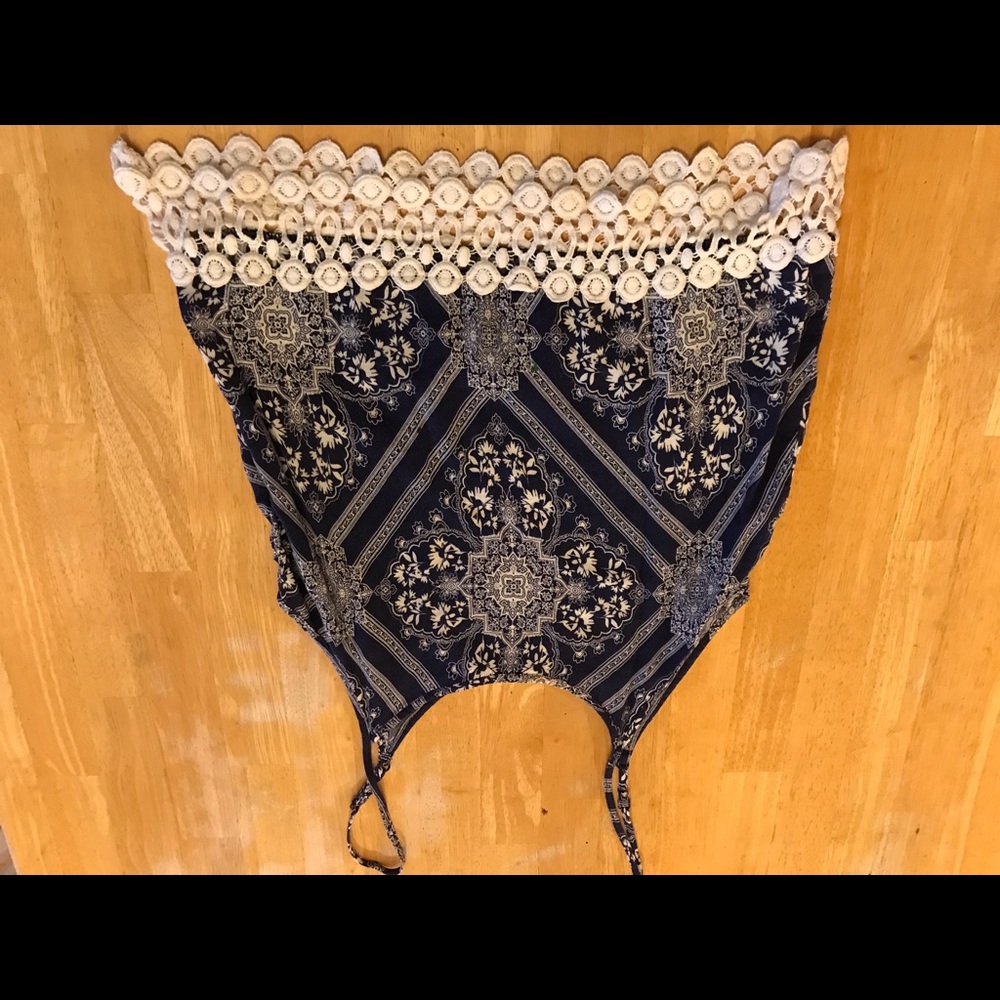 White and navy blue embroidered tank top medium